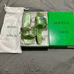 Bottega Veneta Metallic Nappa Maxi Intrecciato Lido Sandals Size IT42 Pistachio